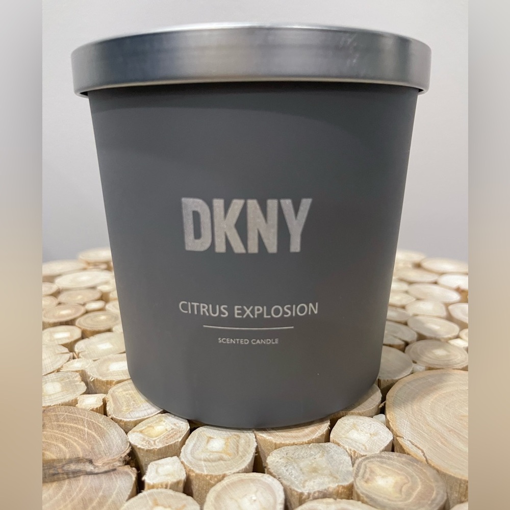 DKNY Citrus Explosion Soy Blend 14oz Candle, NEW!
